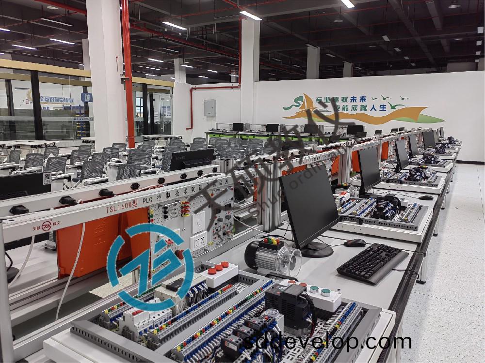 PLC控(kong)製(zhi)技術(shu)實(shi)訓室