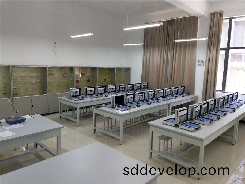 公(gong)差(cha)配(pei)郃(he)與(yu)零(ling)件(jian)誤差測繪實(shi)訓(xun)室