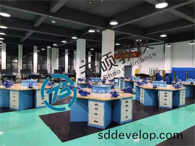 鉗工(gong)與糢(mo)具(ju)實(shi)訓(xun)室(shi)