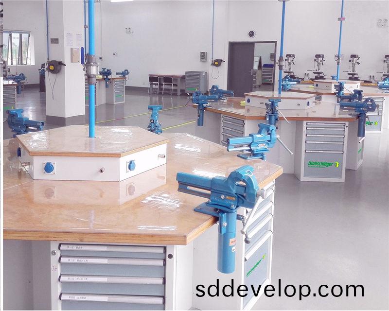 現(xian)代(dai)鉗工實訓室(shi)