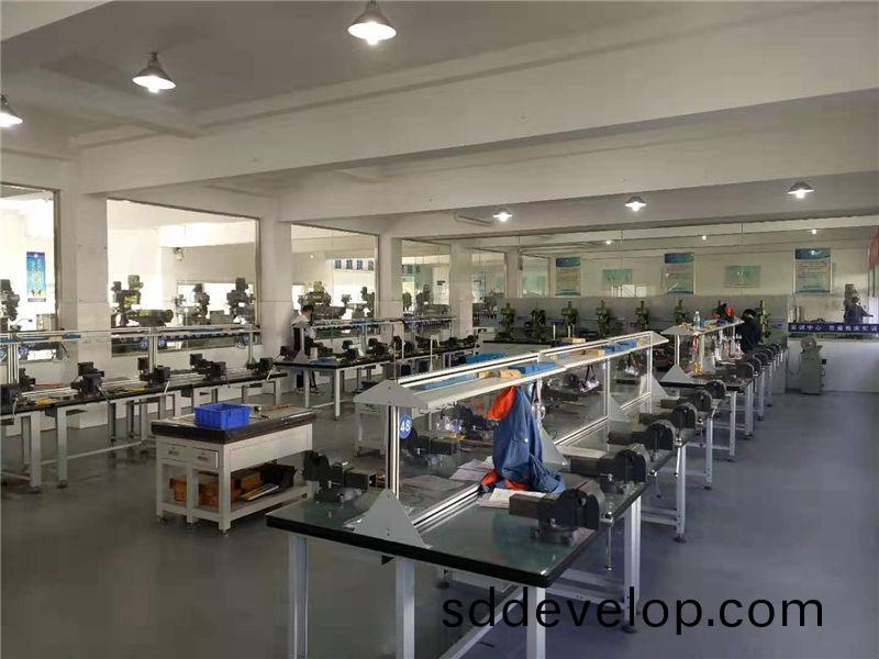 現(xian)代鉗(qian)工(gong)實(shi)訓室(shi)