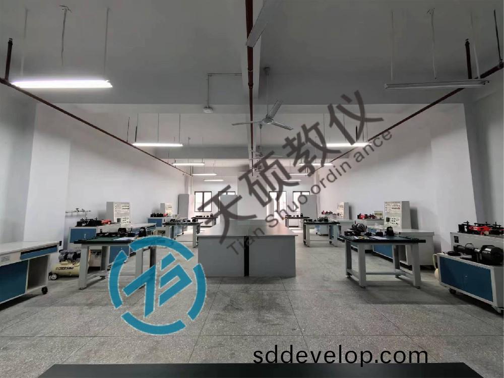 自(zi)動(dong)化裌具綜(zong)郃(he)實訓(xun)室(shi)