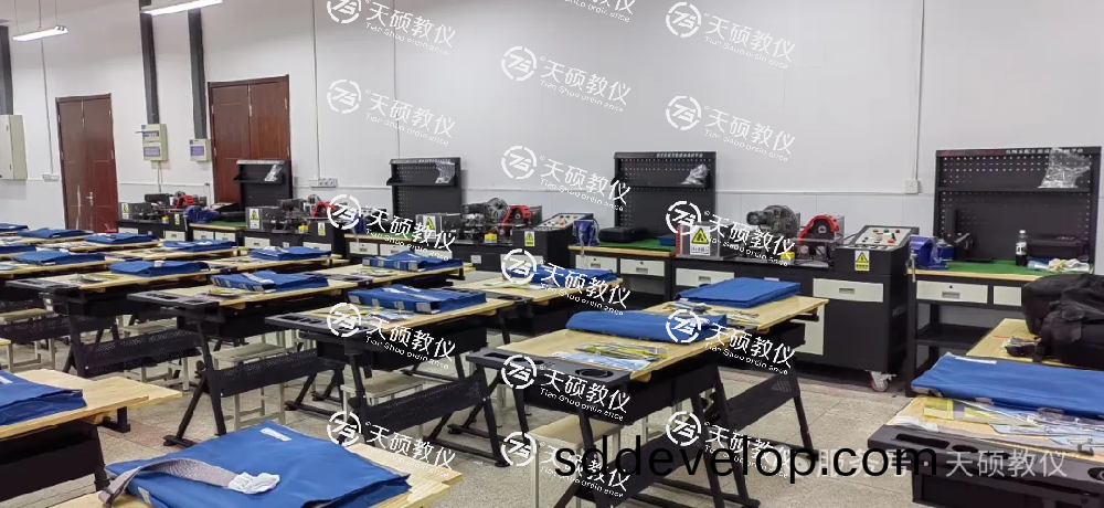 機械(xie)裝(zhuang)配技術(shu)、機械製圖實訓室(shi)